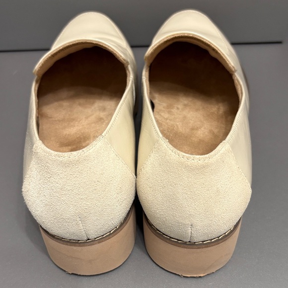 Vionic Women's Cream Comfortable Loafers - Picture 2 of 7